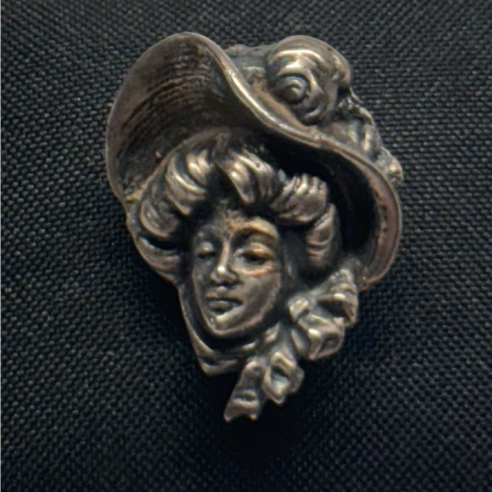 Vintage Art Nouveau Sterling Silver Lady Woman Hat Bonnet Brooch Pin